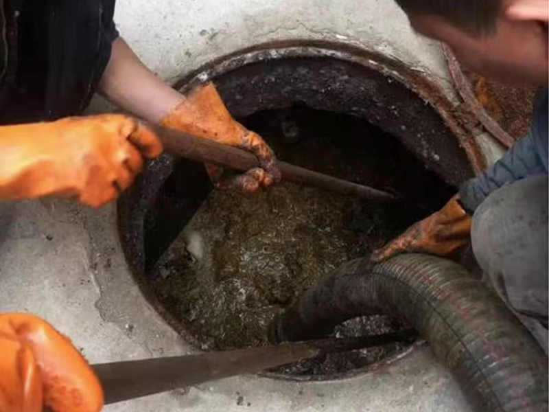 怀仁清理化粪池时如何避免沼气的危害?